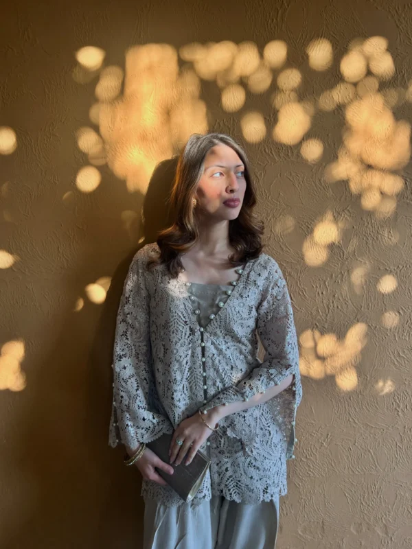 Lustrous Grace: Shimmery oatmeal Beige Pearl Ensemble