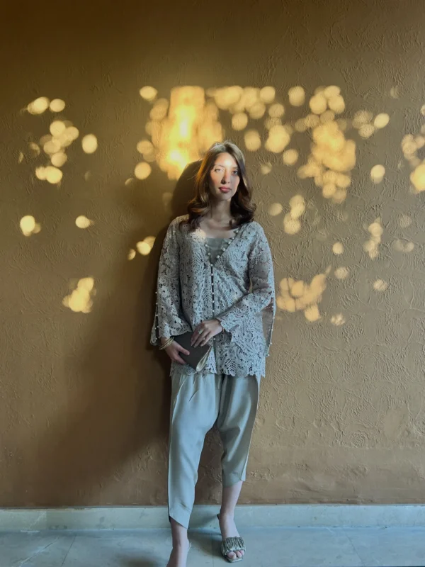 Lustrous Grace: Shimmery oatmeal Beige Pearl Ensemble - Image 2