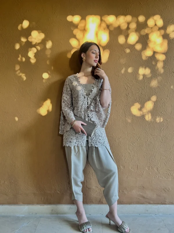 Lustrous Grace: Shimmery oatmeal Beige Pearl Ensemble - Image 6